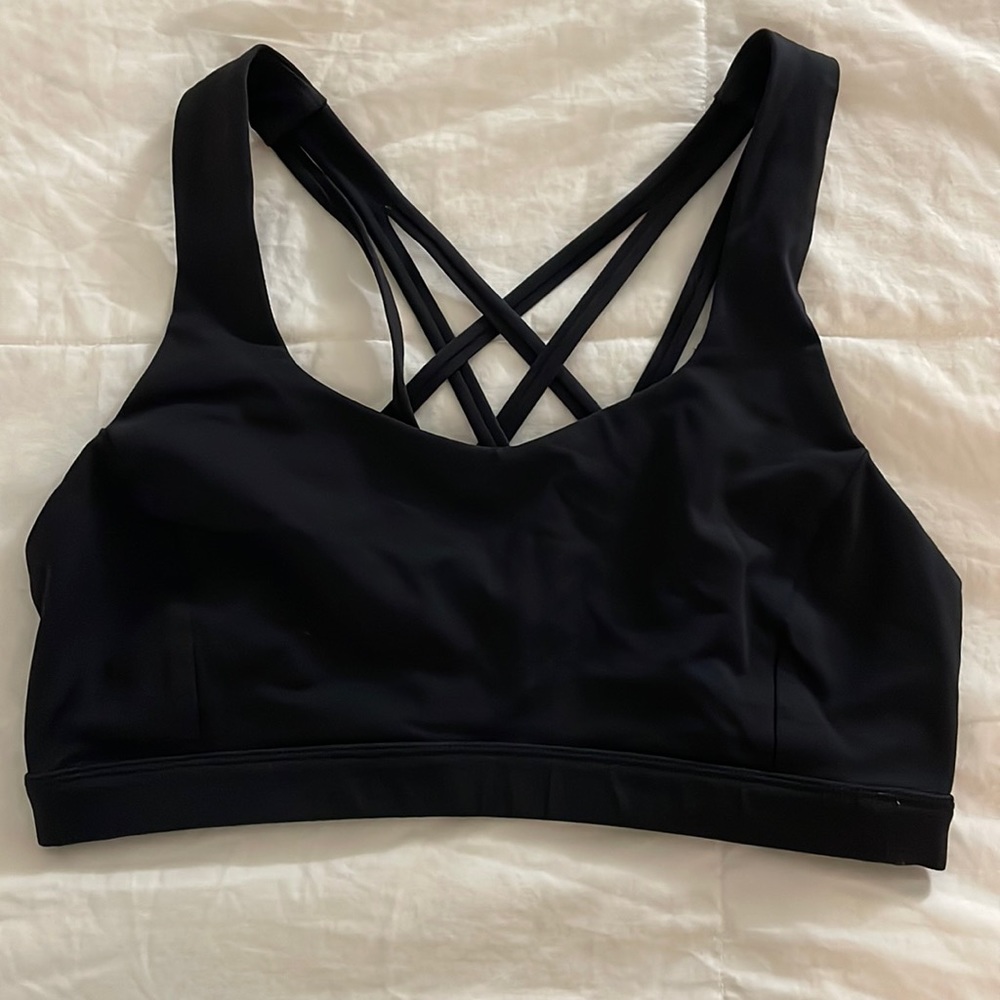 Lululemon Free to be Serene Sports Bra Size 6 in Black